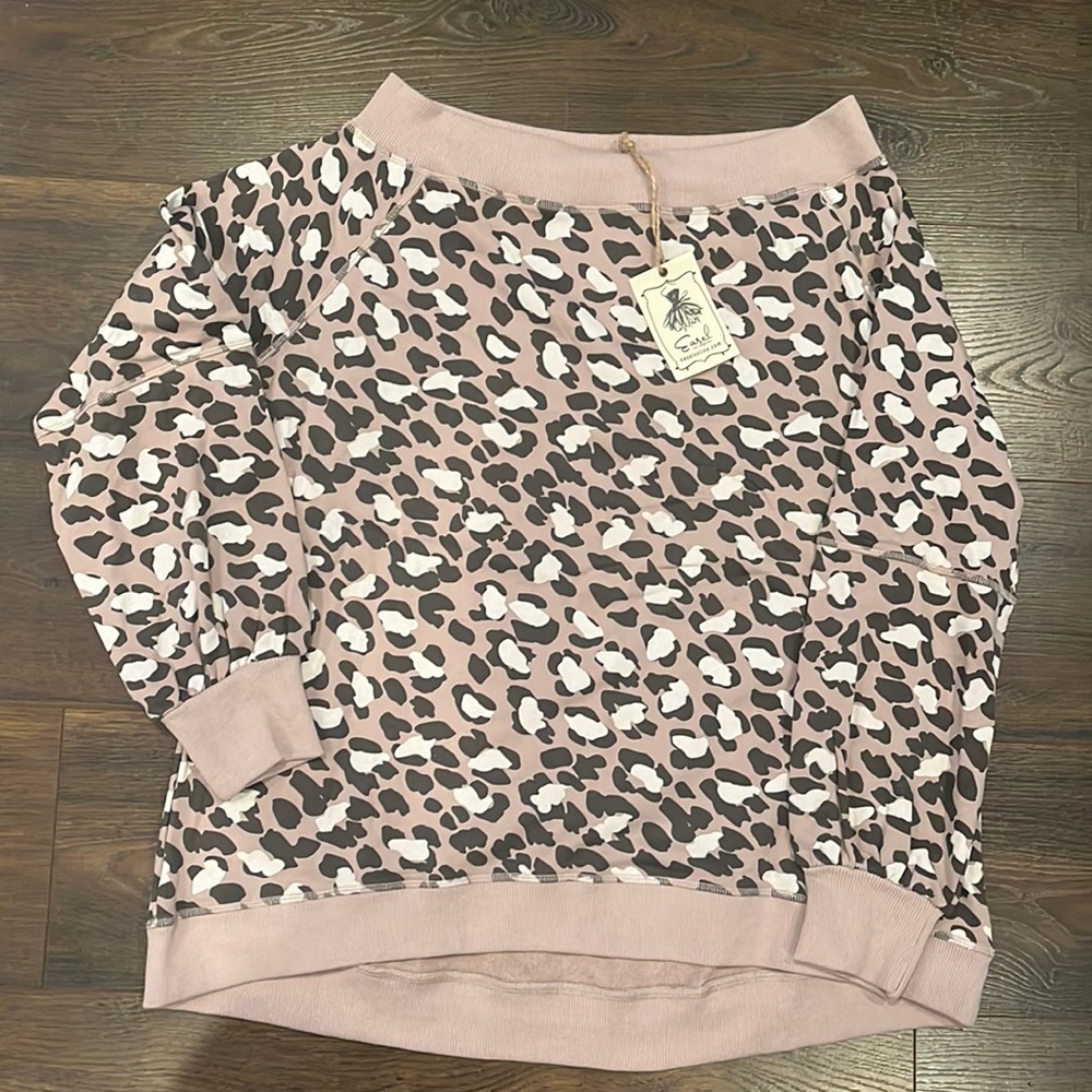 Off the shoulder Leopard Top